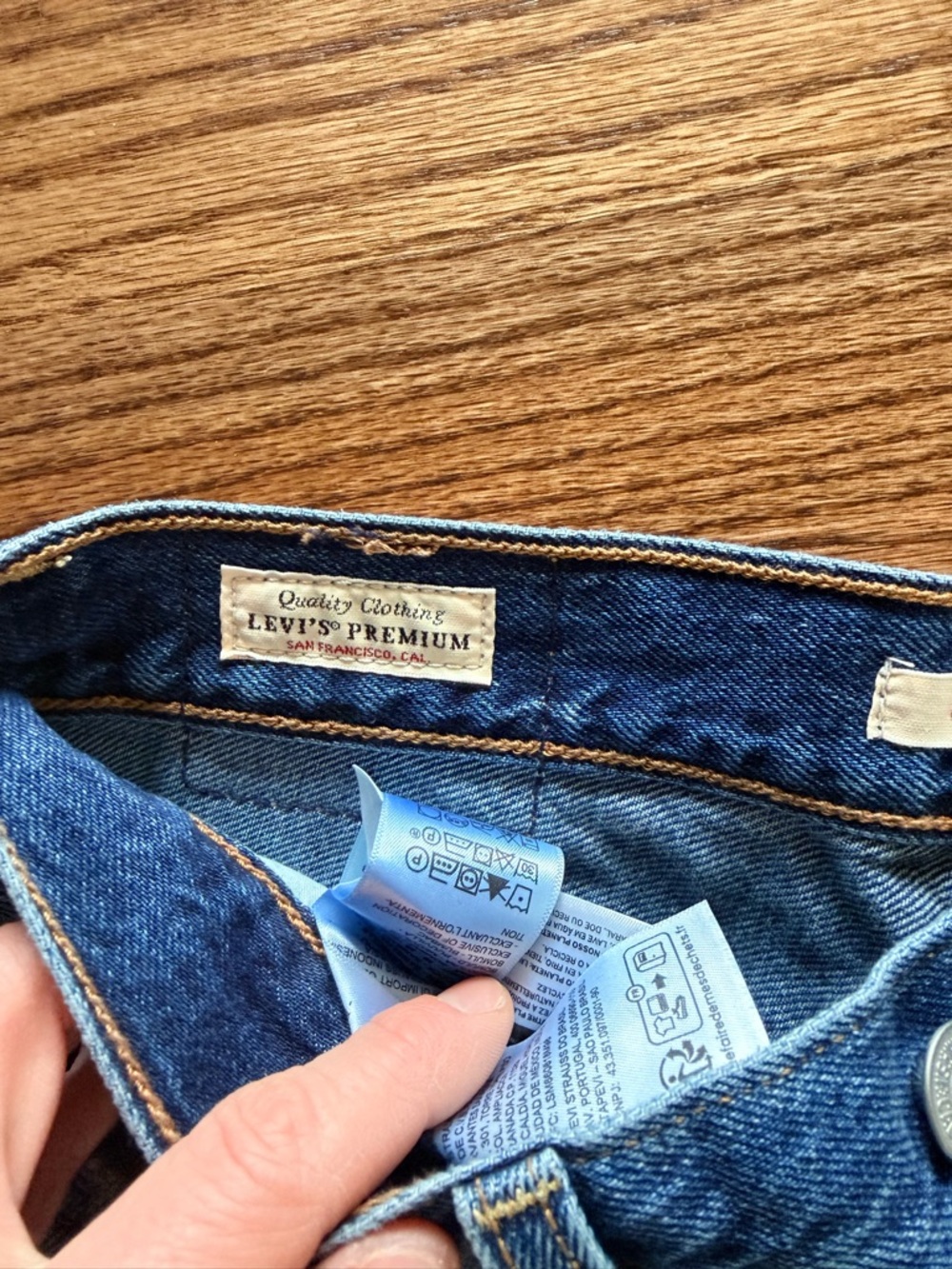 Levi's Ribcage Wide Leg Jeans in Medium Blue - Picture 5 of 7